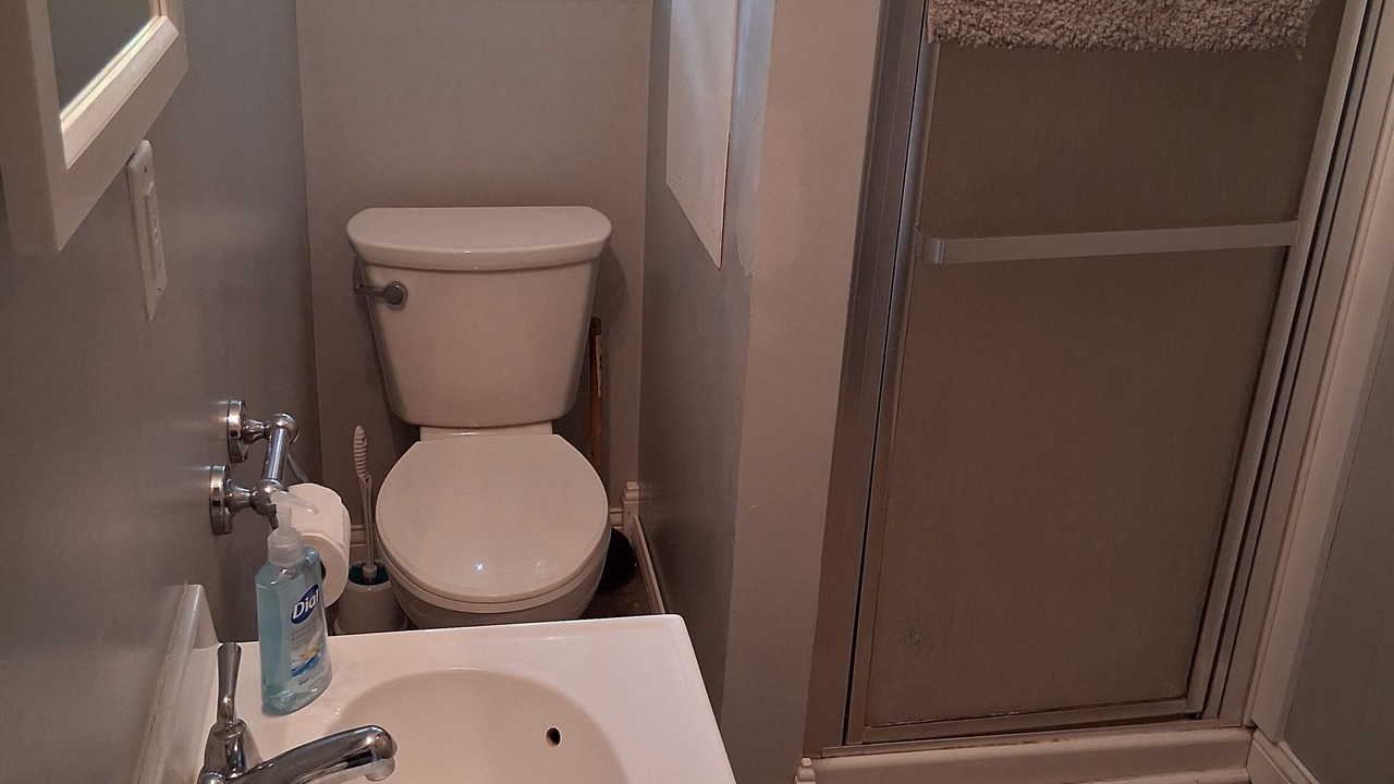 Photo of Bathroom in Lakeview