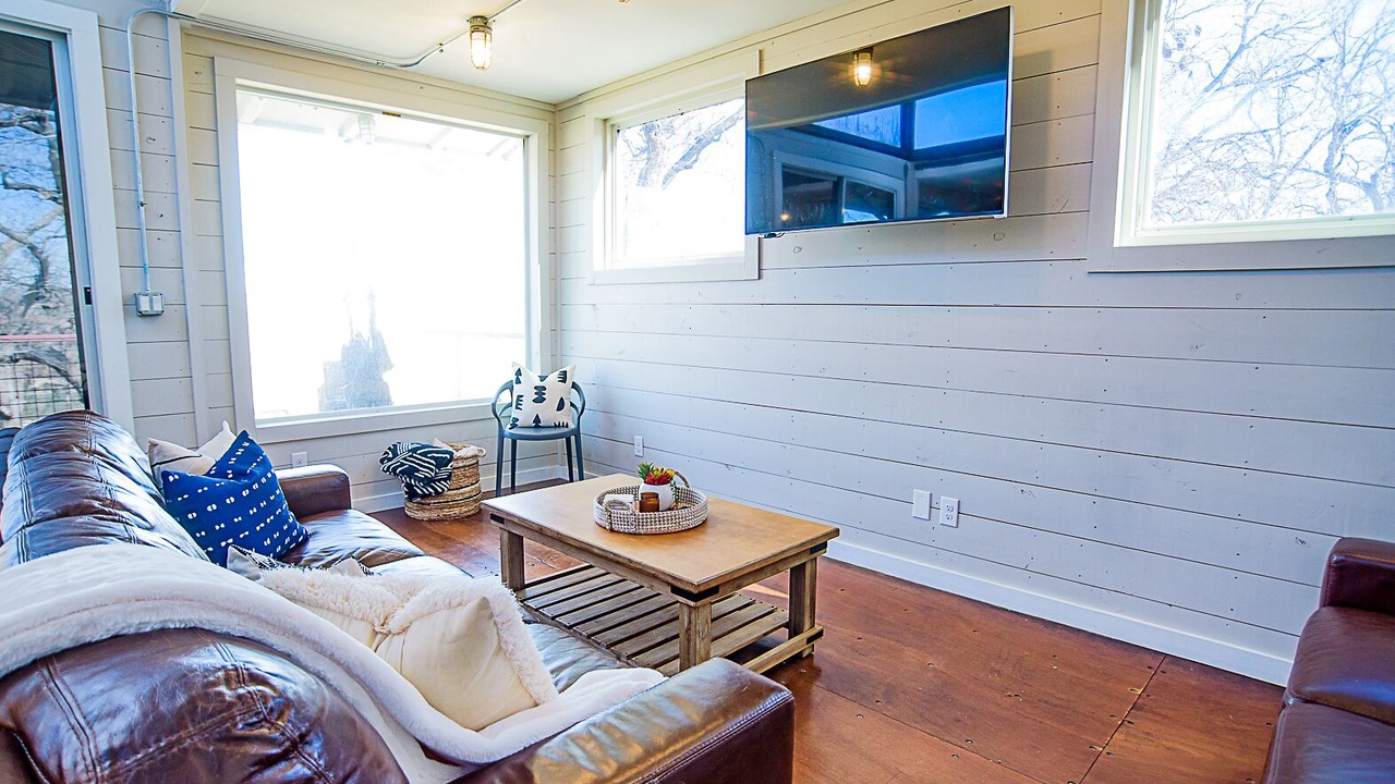 Photo of Livingroom in McQueeney