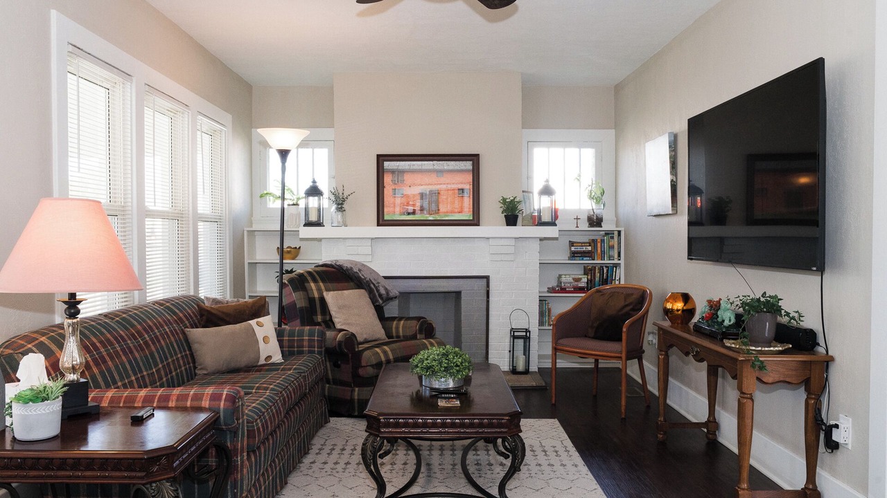 Photo of Livingroom in Northridge