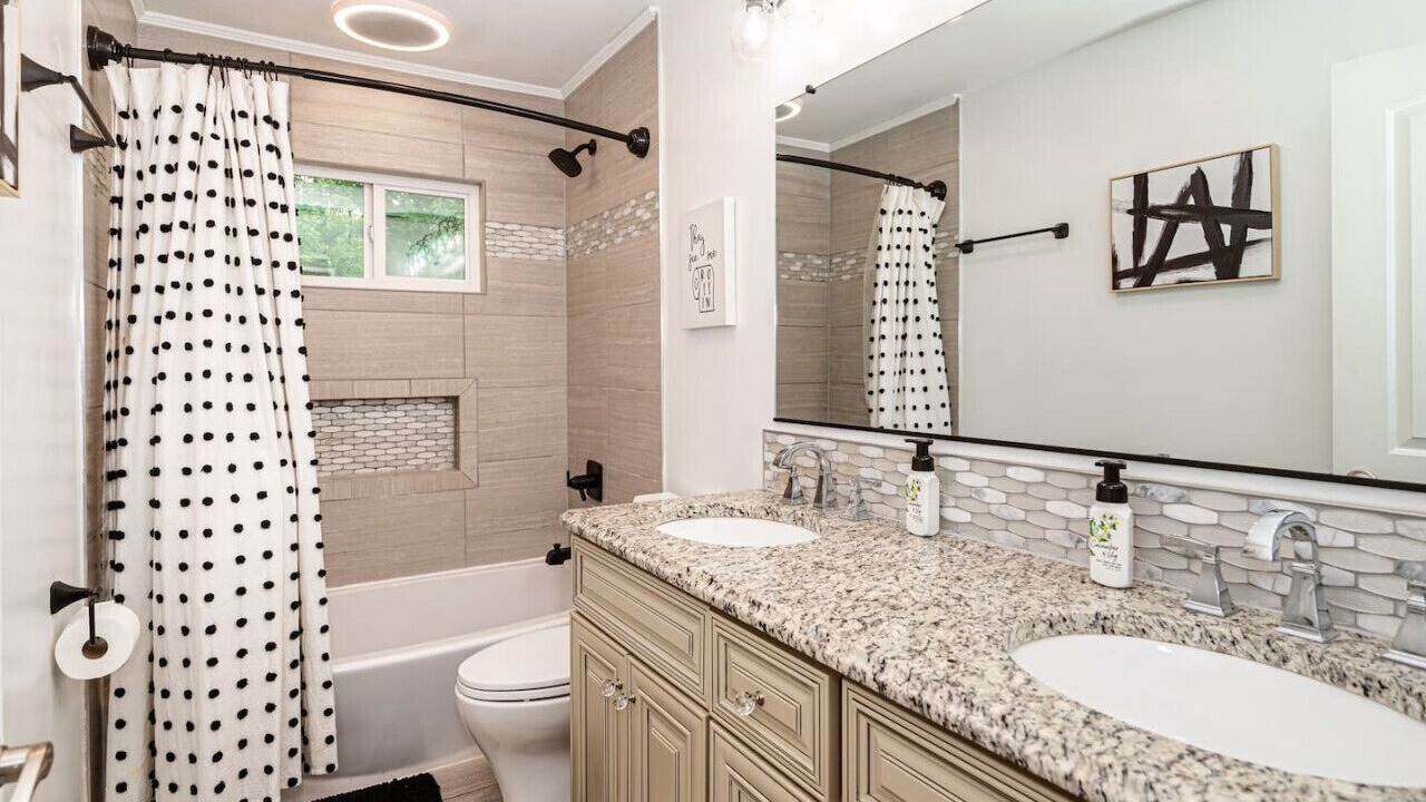 Photo of Bathroom in Geyser Crest