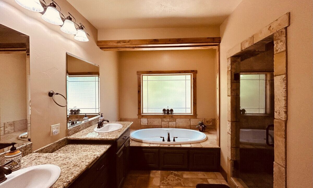 Photo of Bathroom in Island Park