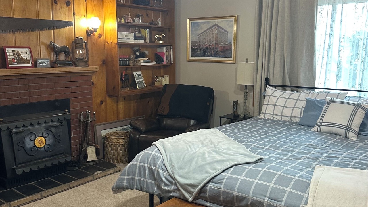 Photo of Bedroom in Simms