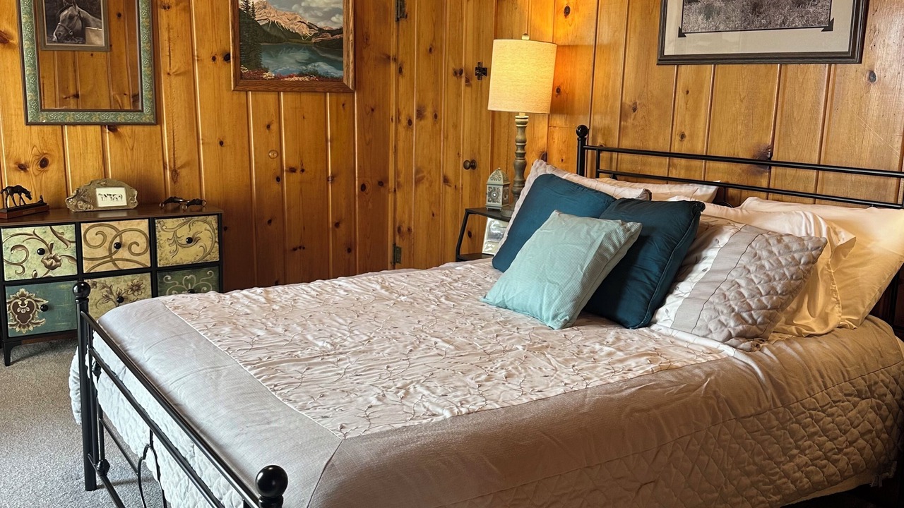 Photo of Bedroom in Simms