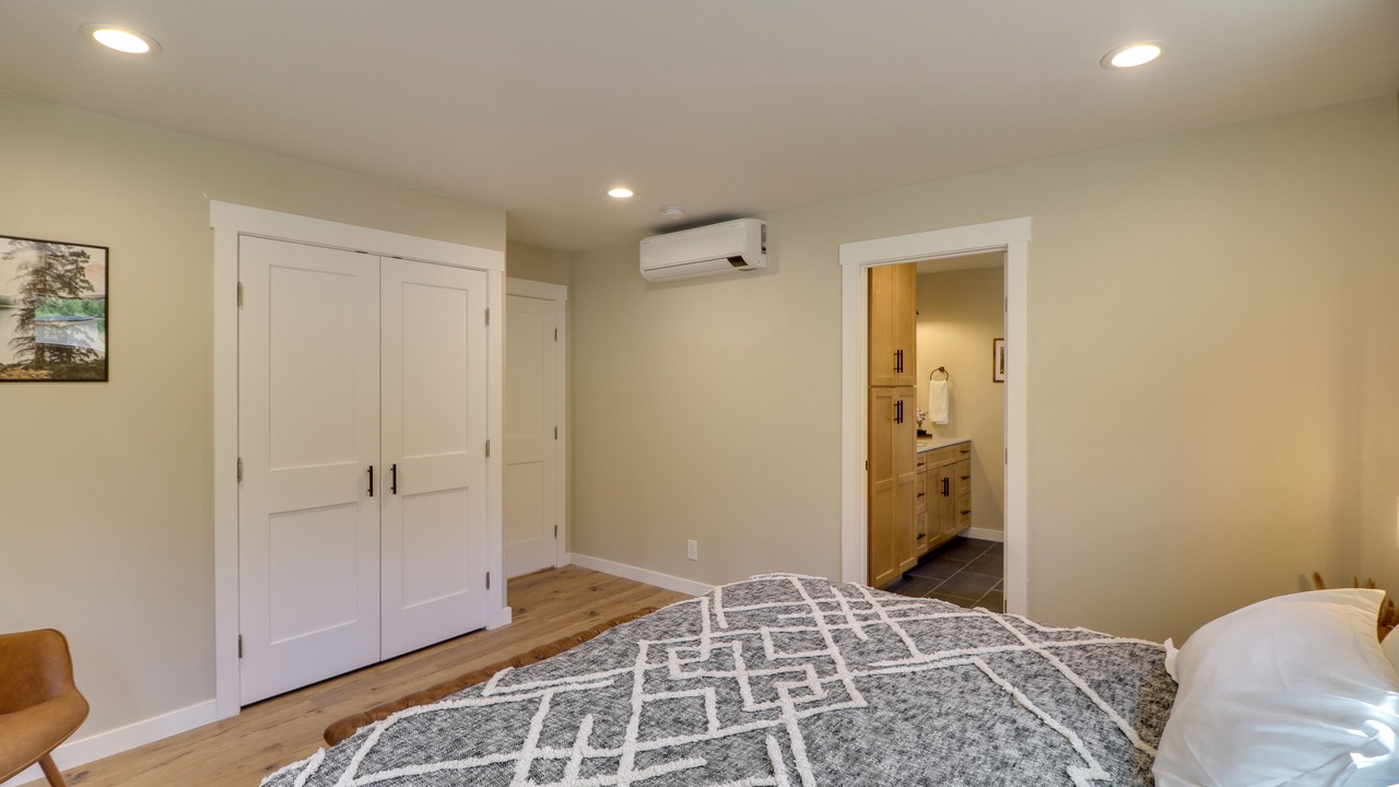 Photo of Bedroom in Lakeside
