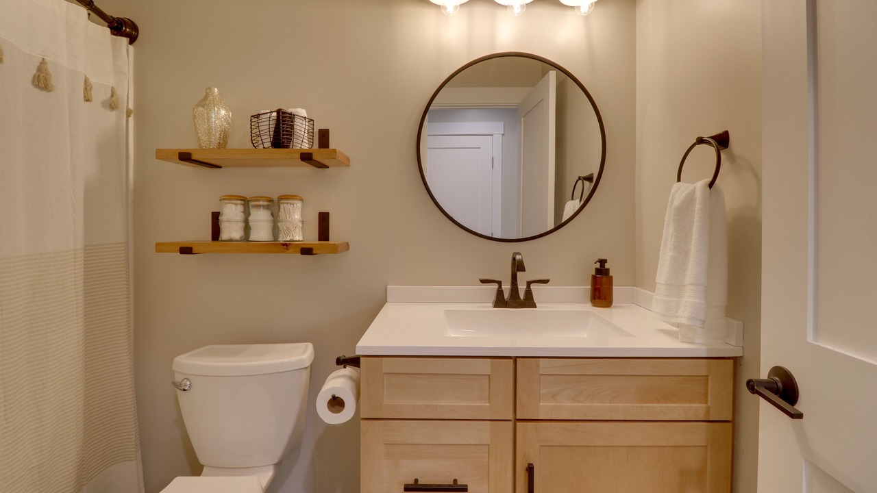 Photo of Bathroom in Lakeside