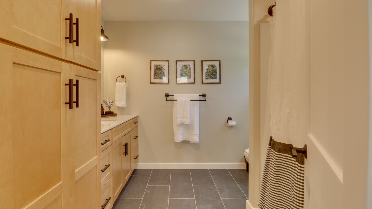 Photo of Bathroom in Lakeside