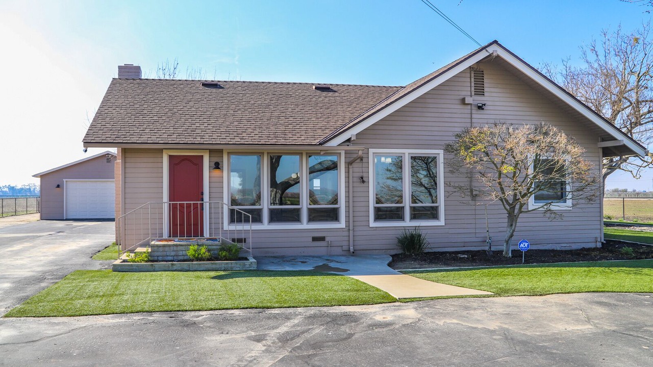 Photo of Outdoor in Raisin