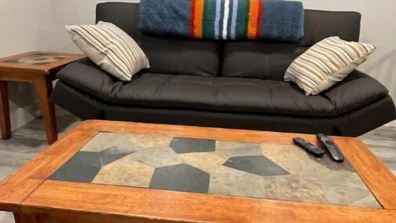 Photo of Livingroom in Central - Terry