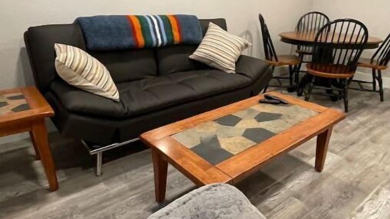 Photo of Livingroom in Central - Terry