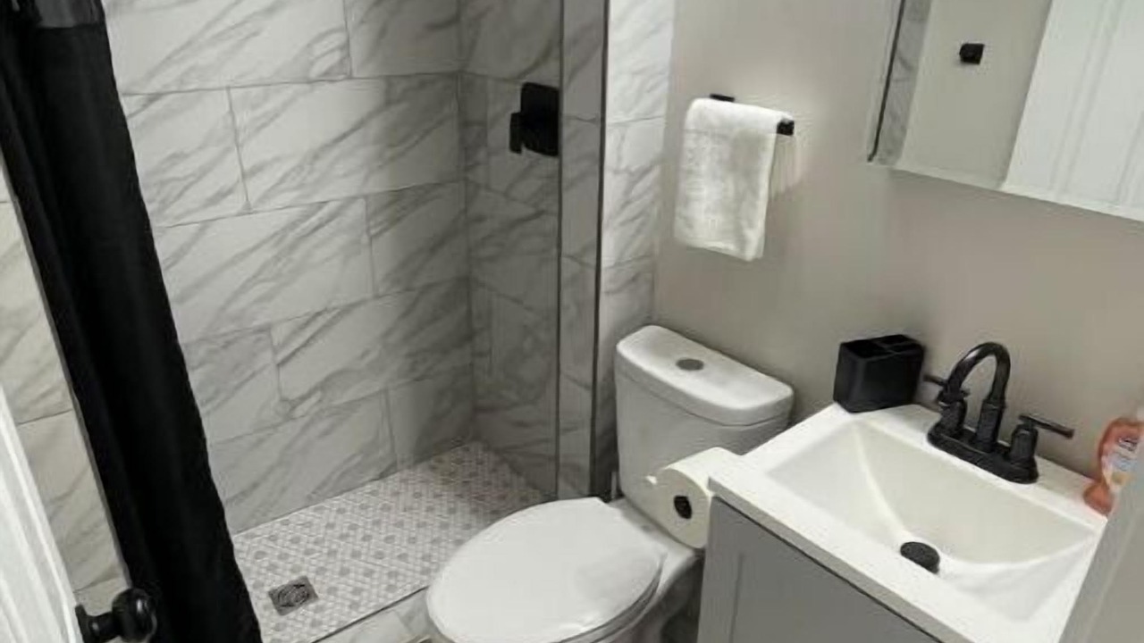 Photo of Bathroom in Central - Terry