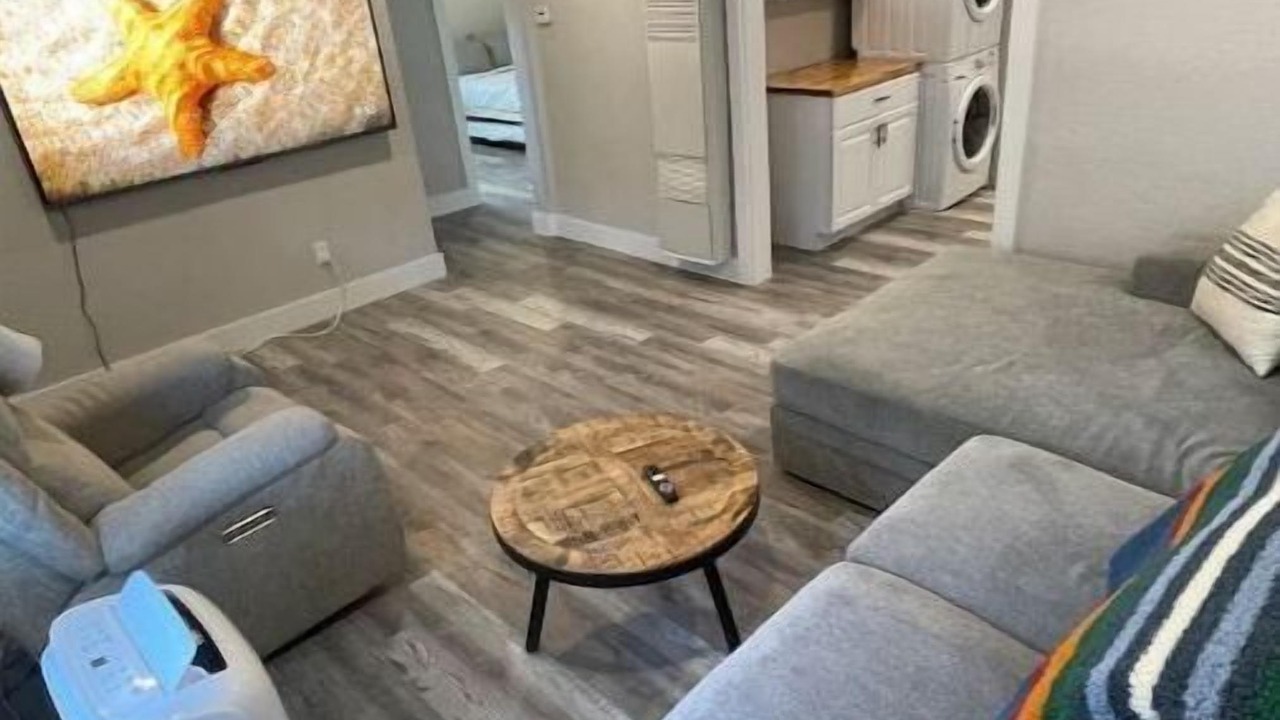 Photo of Livingroom in Central - Terry
