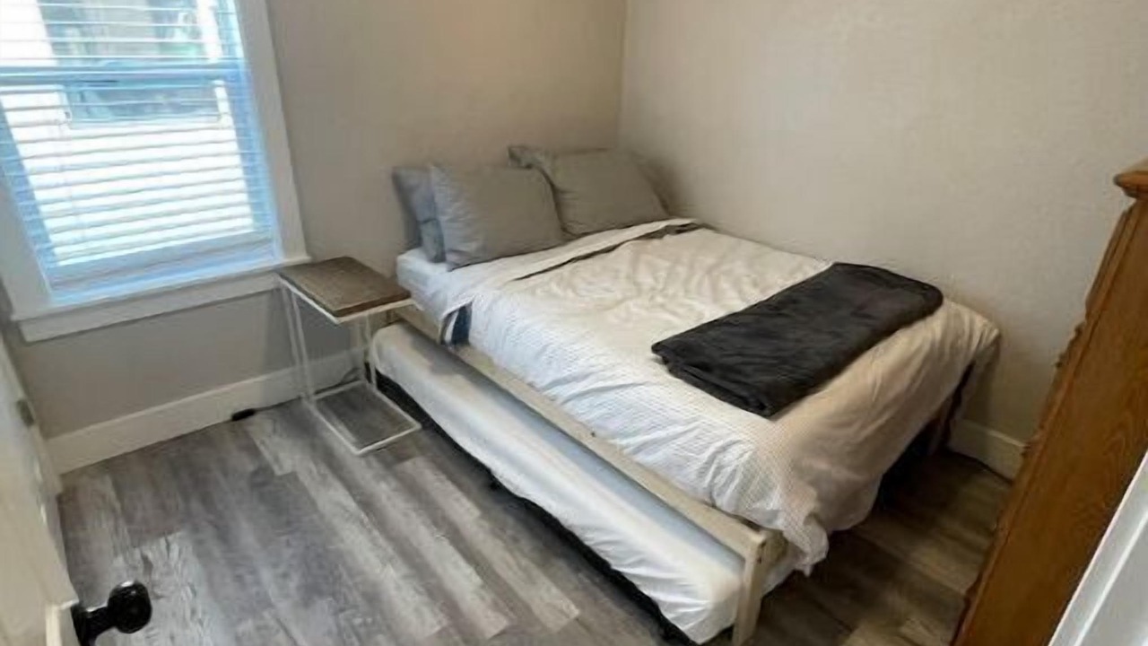 Photo of Bedroom in Central - Terry