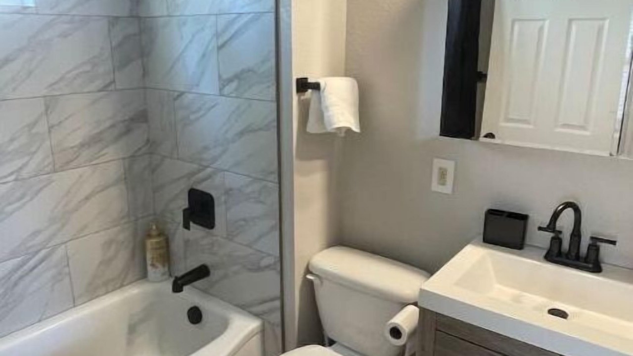 Photo of Bathroom in Central - Terry