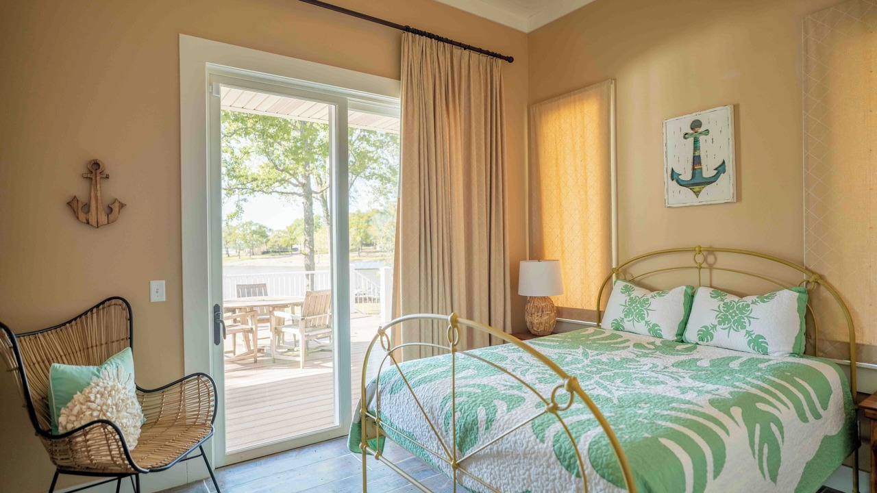 Photo of Bedroom in Grove