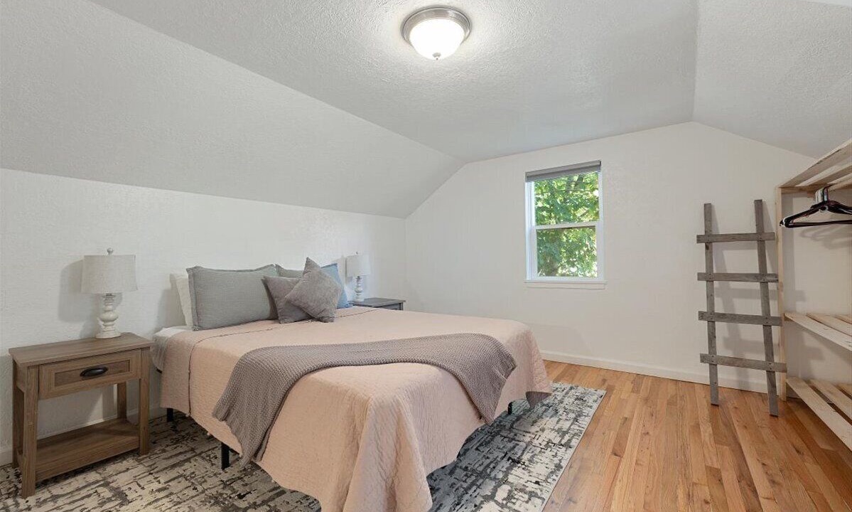 Photo of Bedroom in Central - Terry