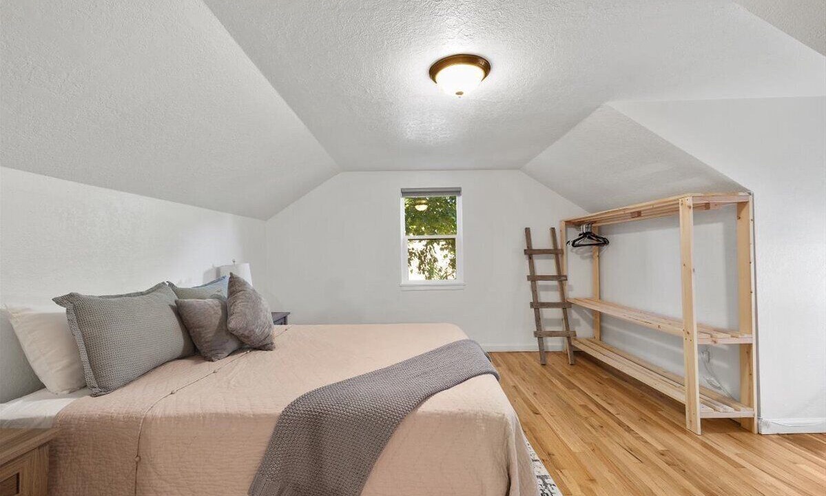 Photo of Bedroom in Central - Terry