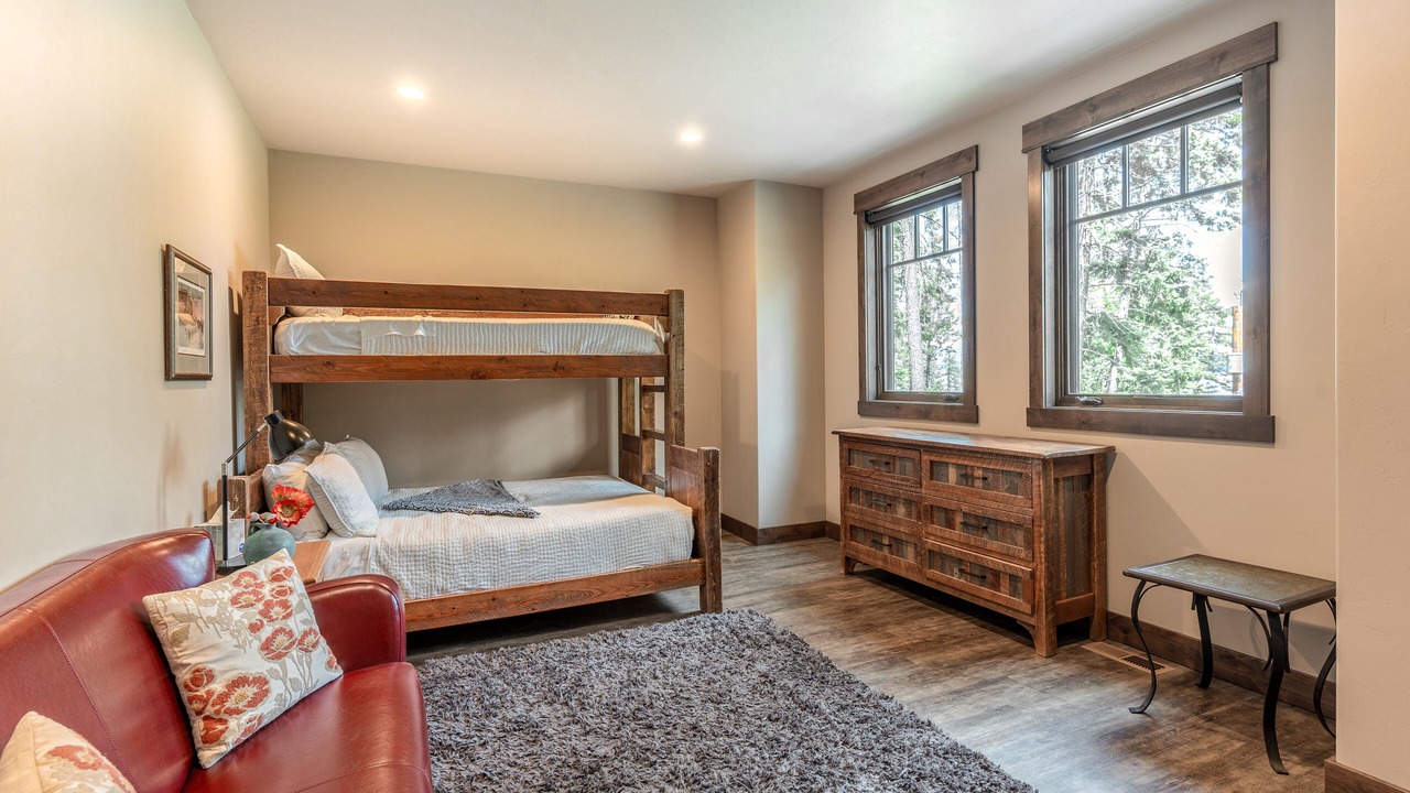 Photo of Bedroom in Lakeside