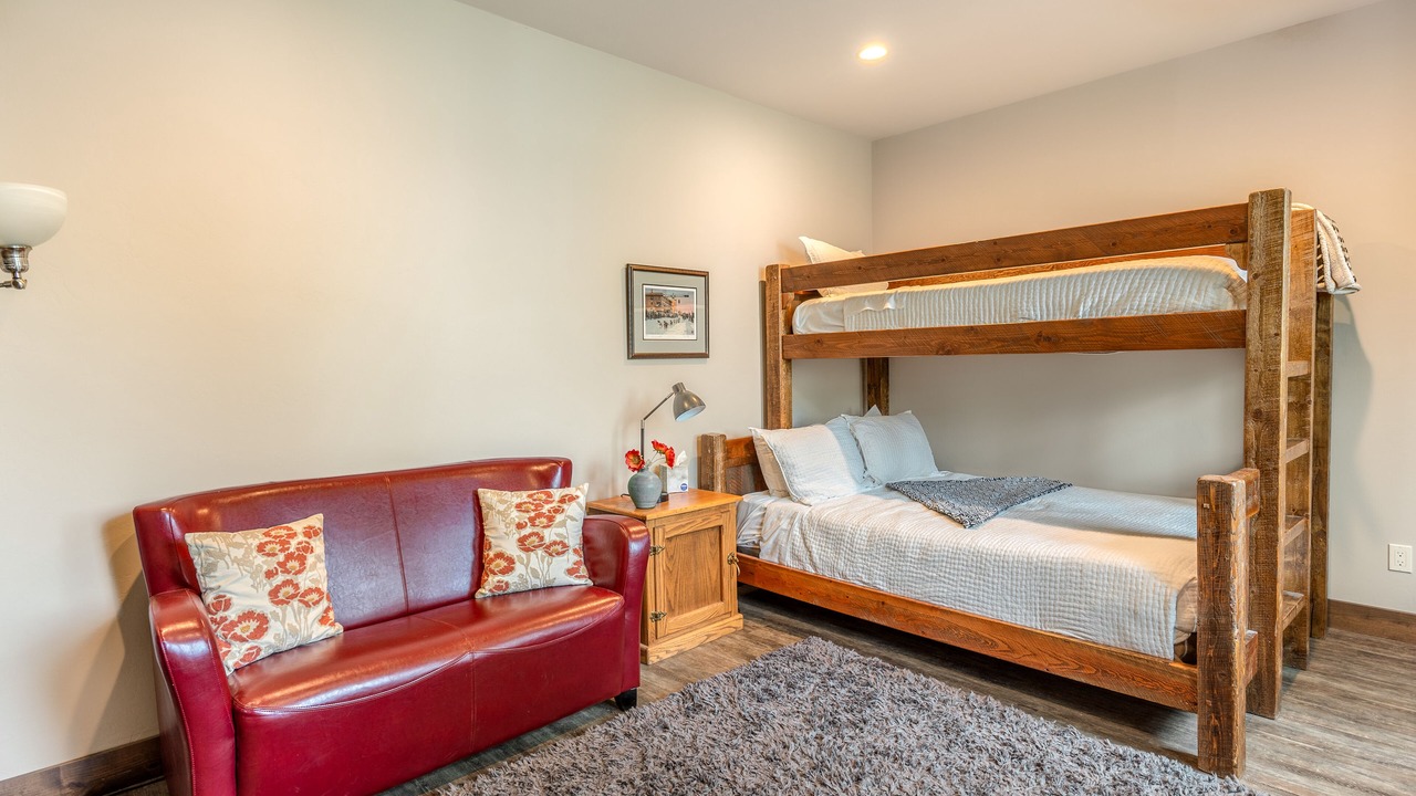 Photo of Bedroom in Lakeside