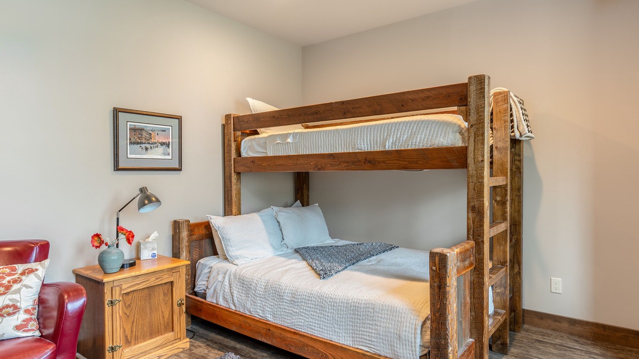 Photo of Bedroom in Lakeside