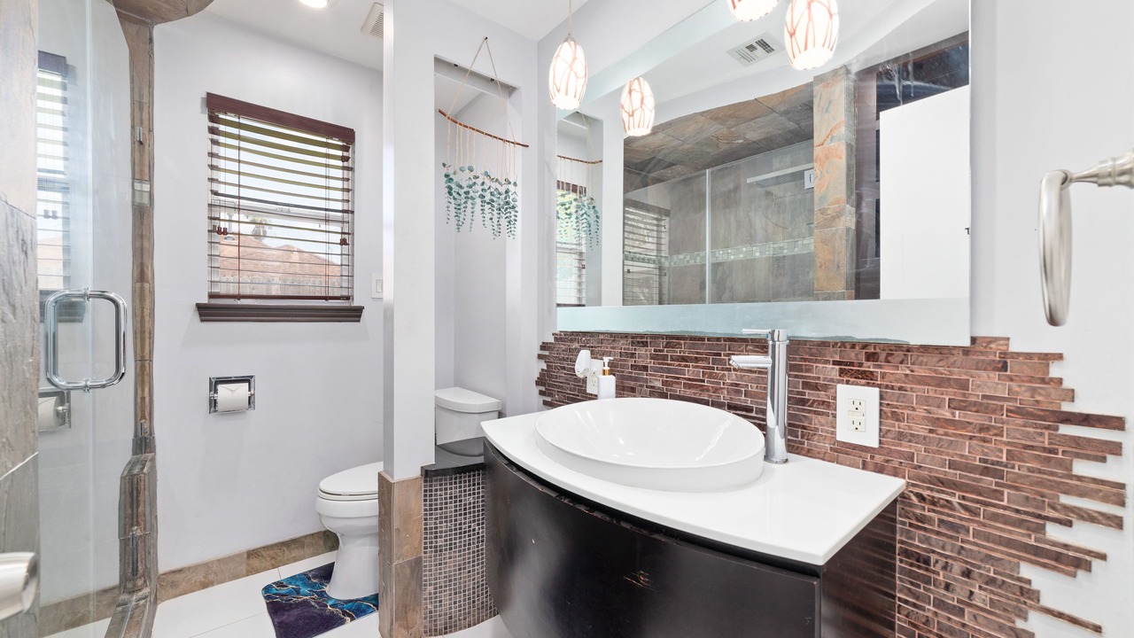 Photo of Bathroom in Clodine