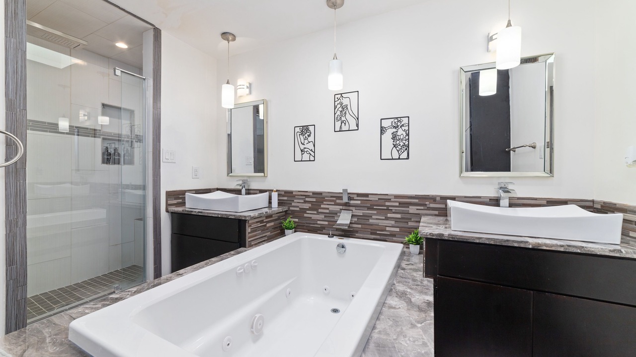 Photo of Bathroom in Clodine