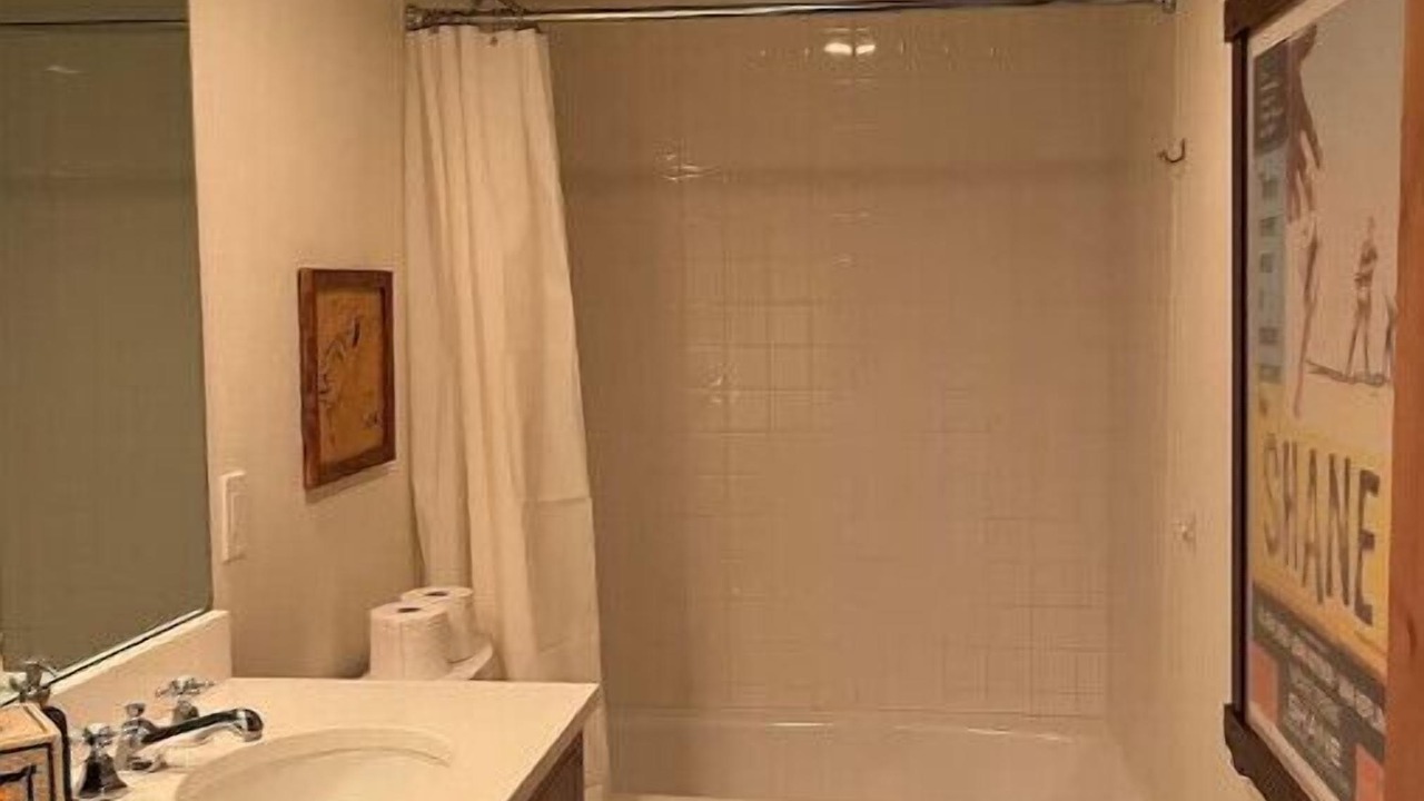 Photo of Bathroom in Franklin to the Fort