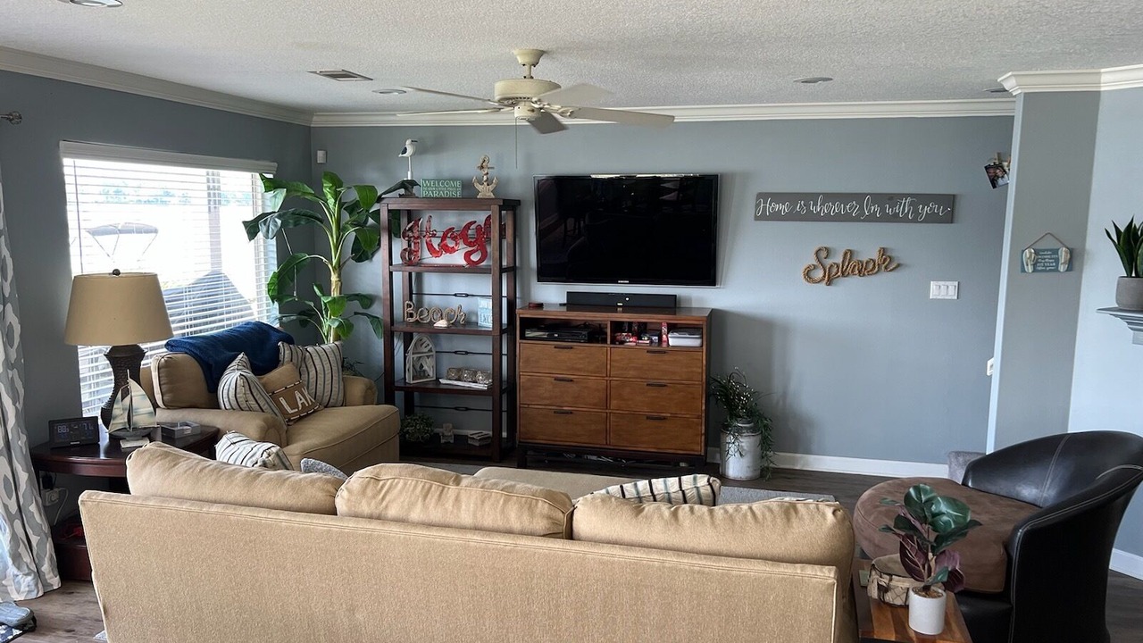 Photo of Livingroom in Mid America