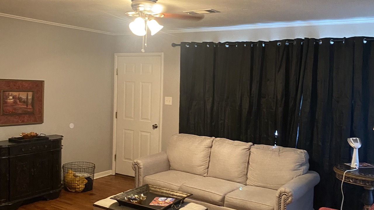 Photo of Livingroom in Van Buren