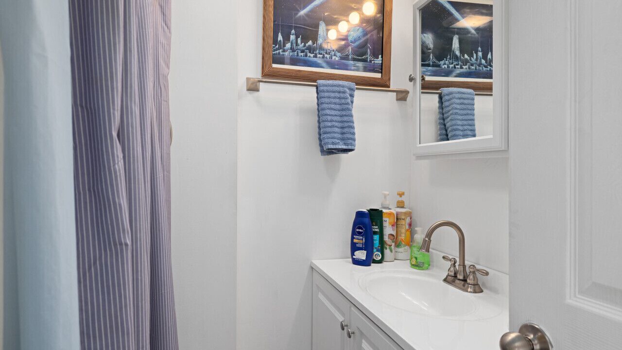 Photo of Bathroom in Central - Terry