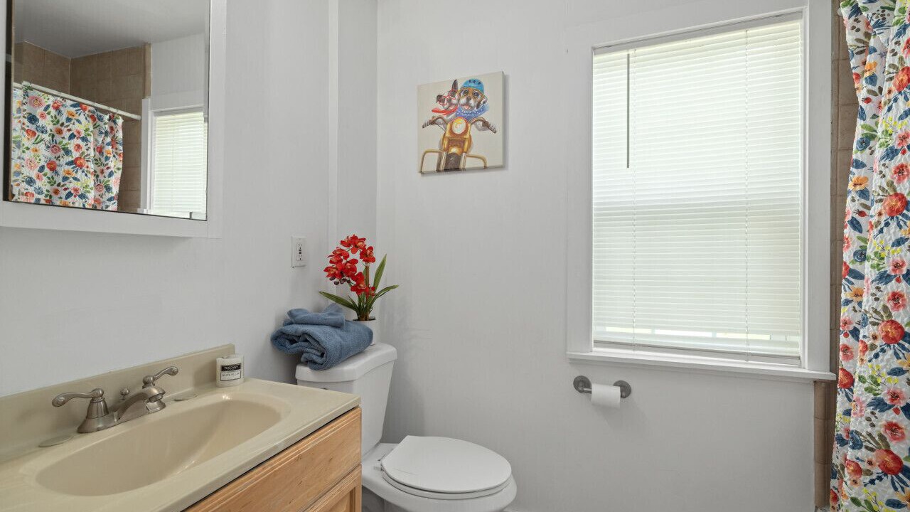 Photo of Bathroom in Central - Terry
