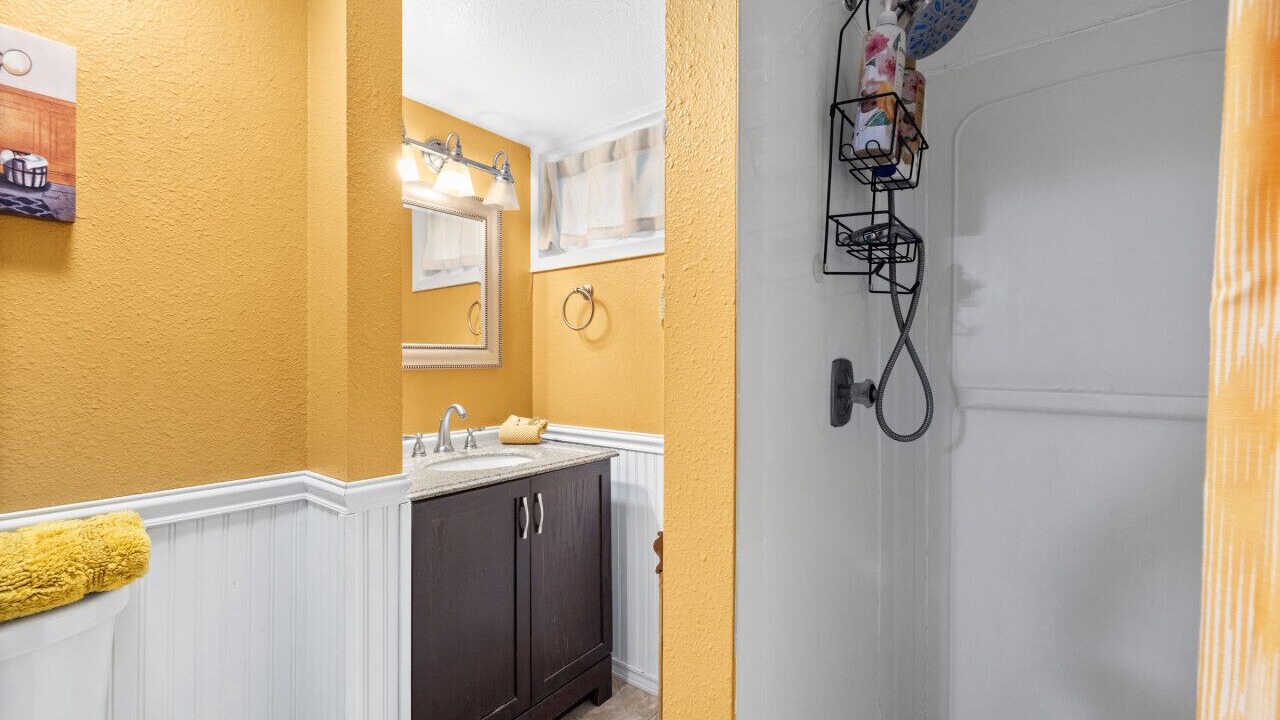 Photo of Bathroom in Central - Terry