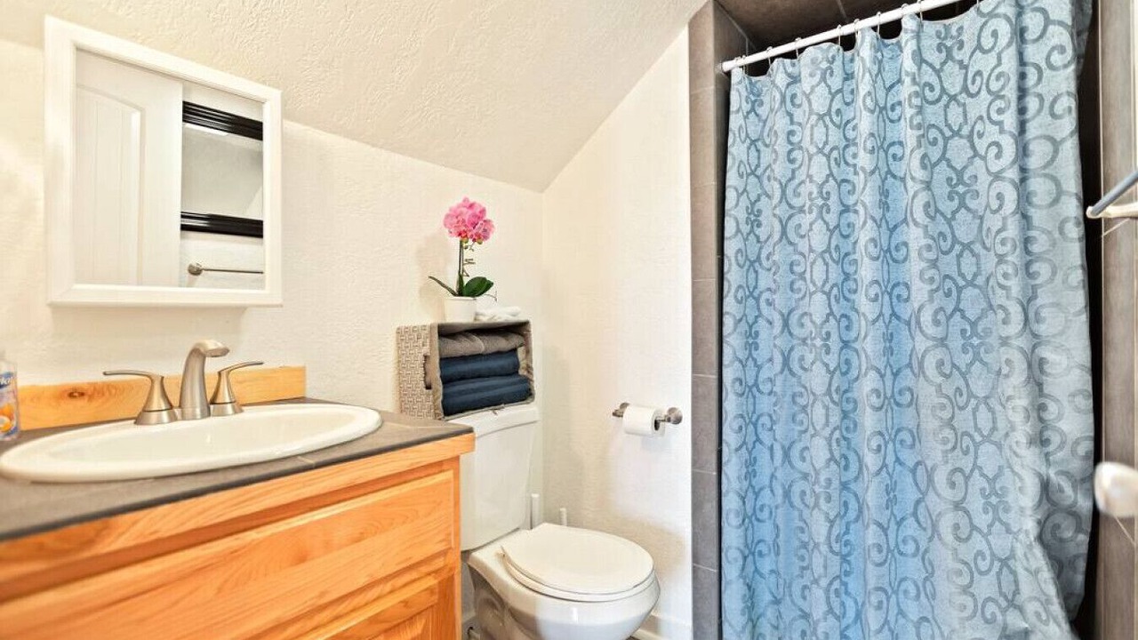 Photo of Bathroom in Central - Terry