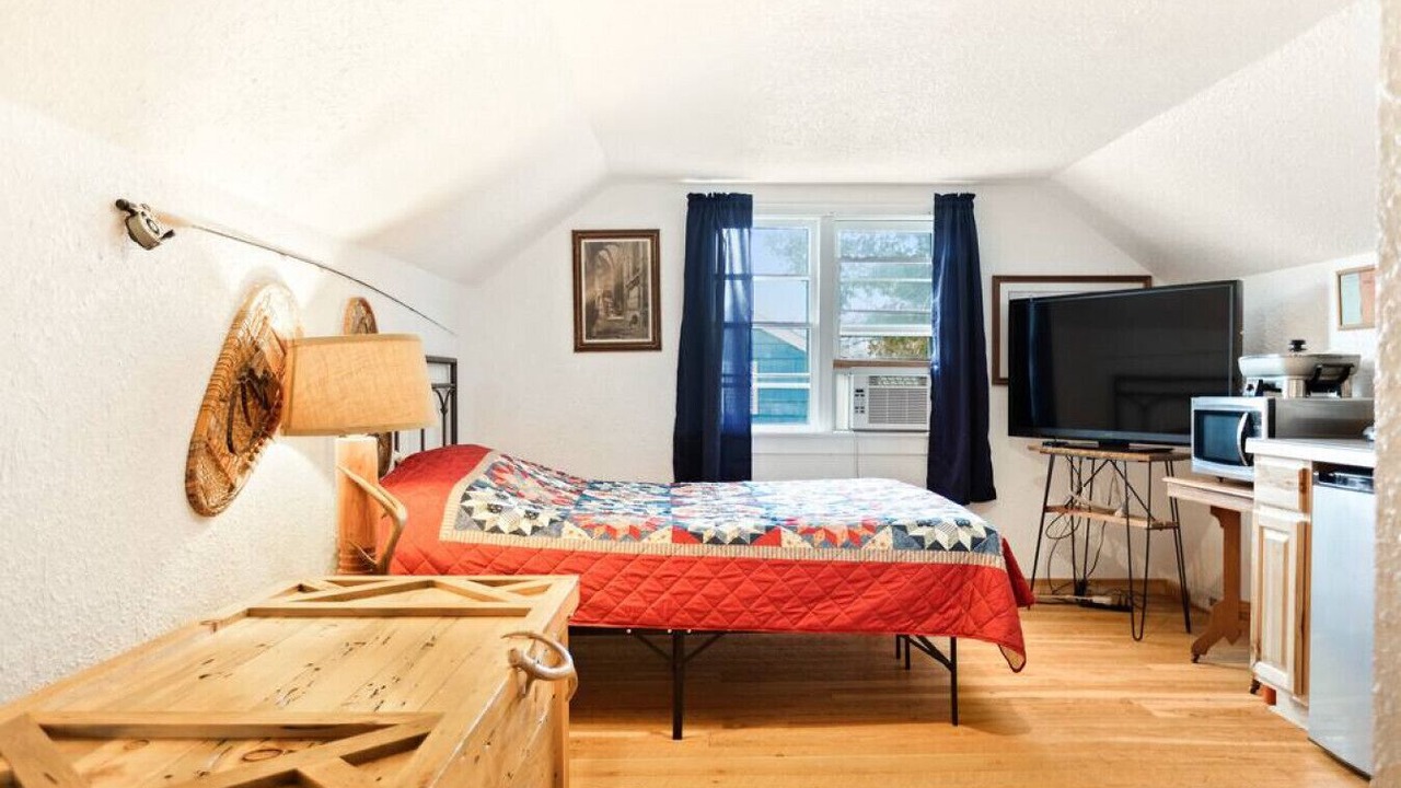 Photo of Bedroom in Central - Terry