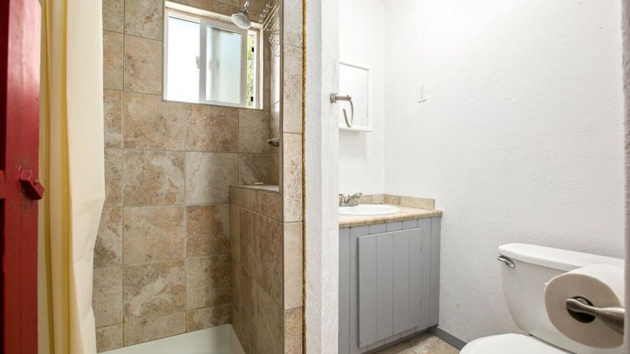 Photo of Bathroom in Central - Terry