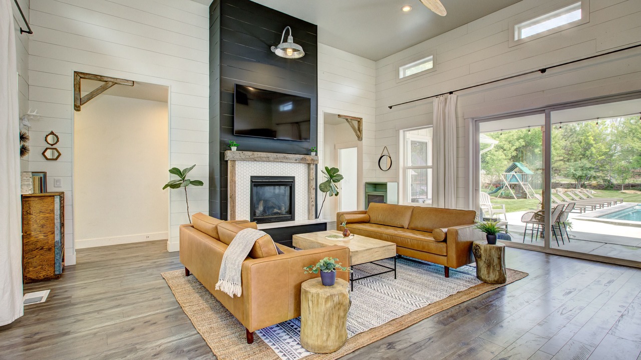 Photo of Livingroom in Maple Grove - Franklin