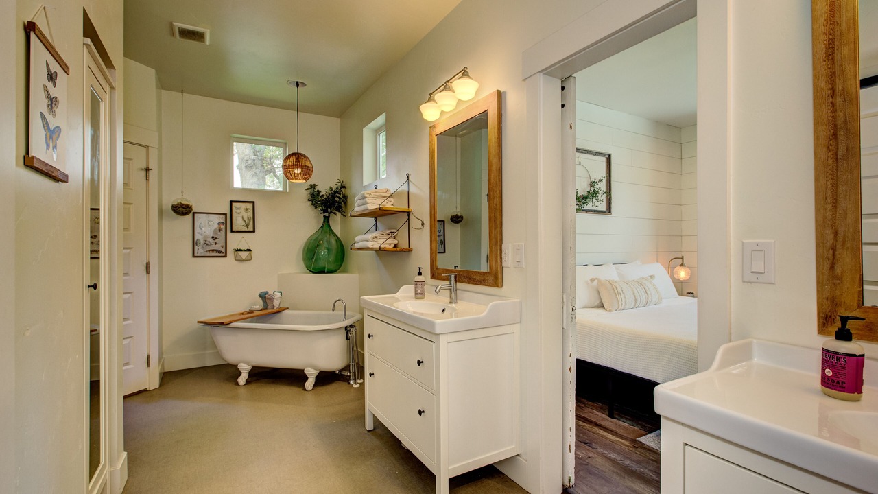 Photo of Bathroom in Maple Grove - Franklin