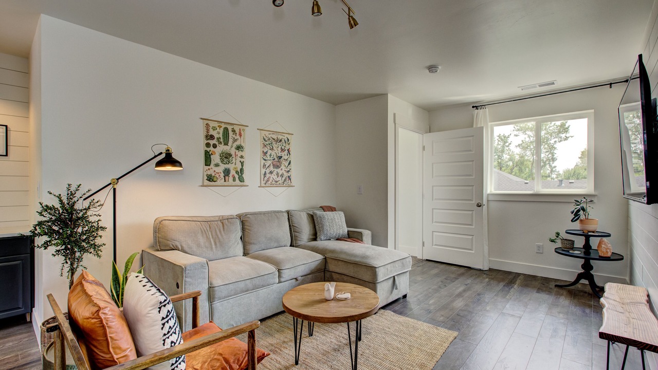 Photo of Livingroom in Maple Grove - Franklin