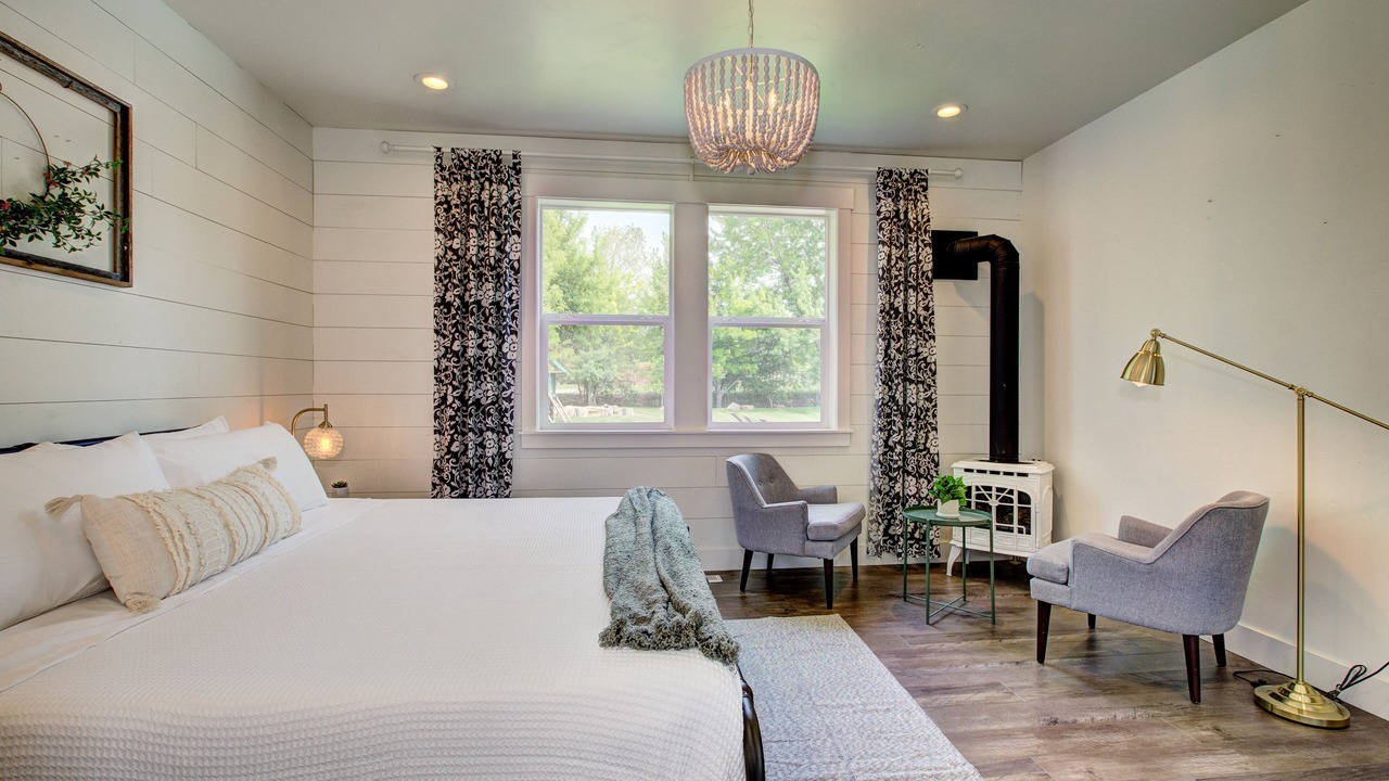 Photo of Bedroom in Maple Grove - Franklin