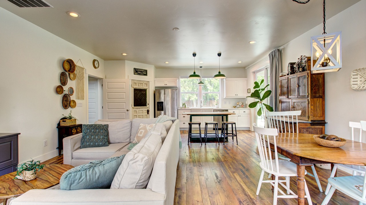Photo of Livingroom in Maple Grove - Franklin