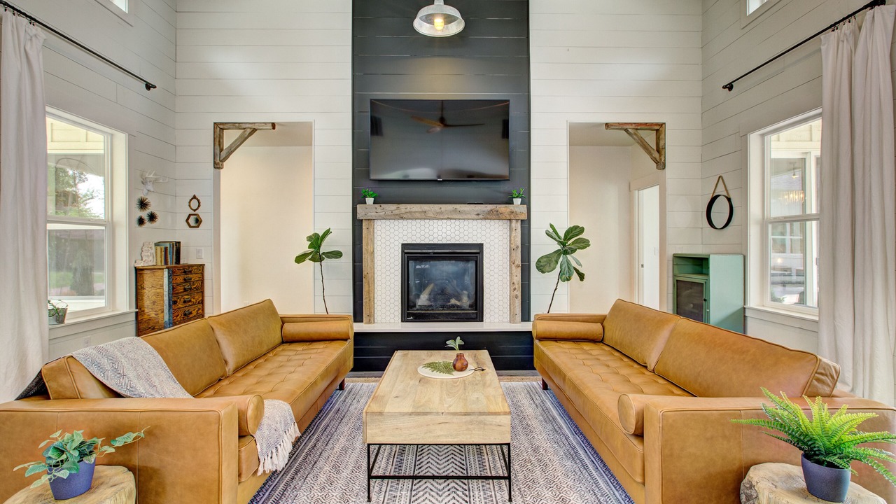 Photo of Livingroom in Maple Grove - Franklin