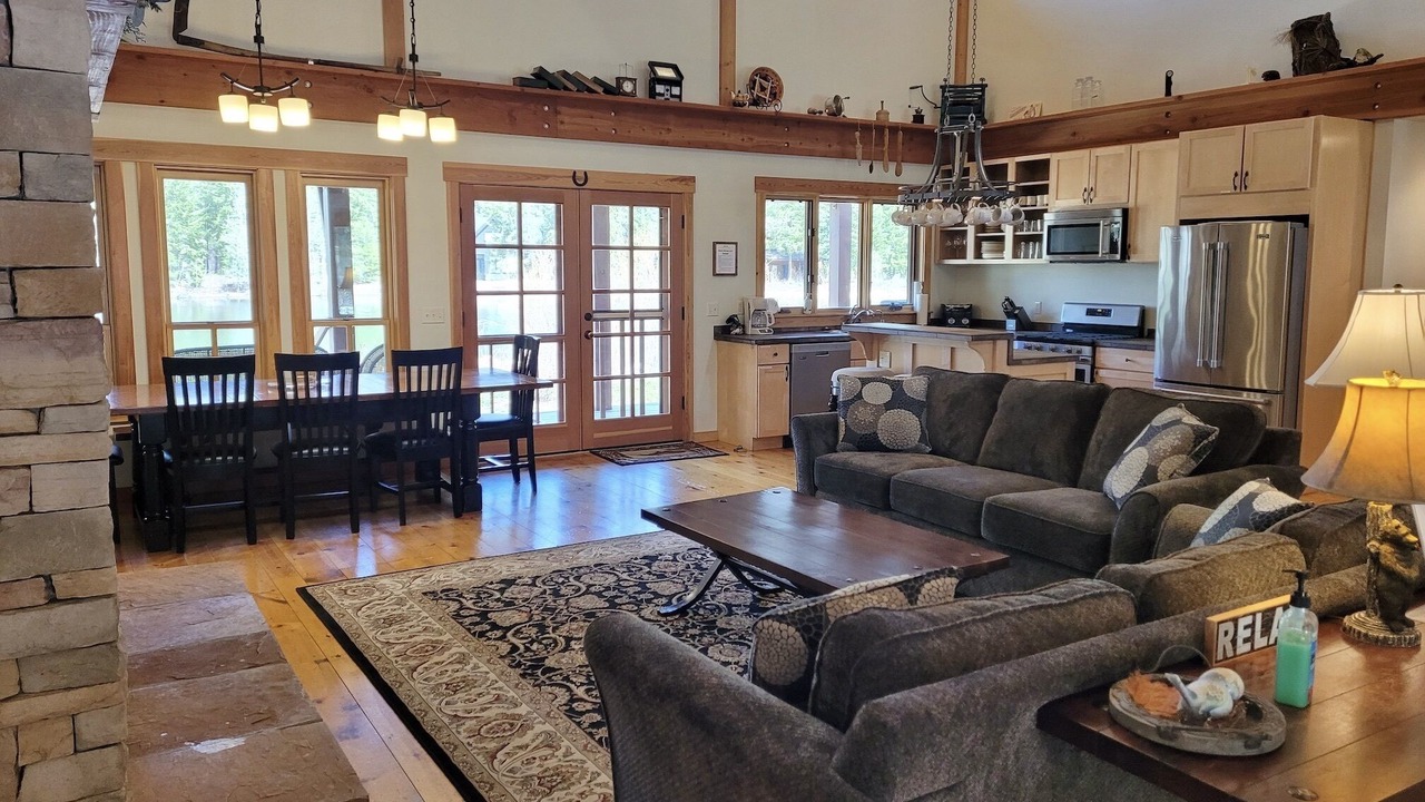 Photo of Livingroom in Mazama