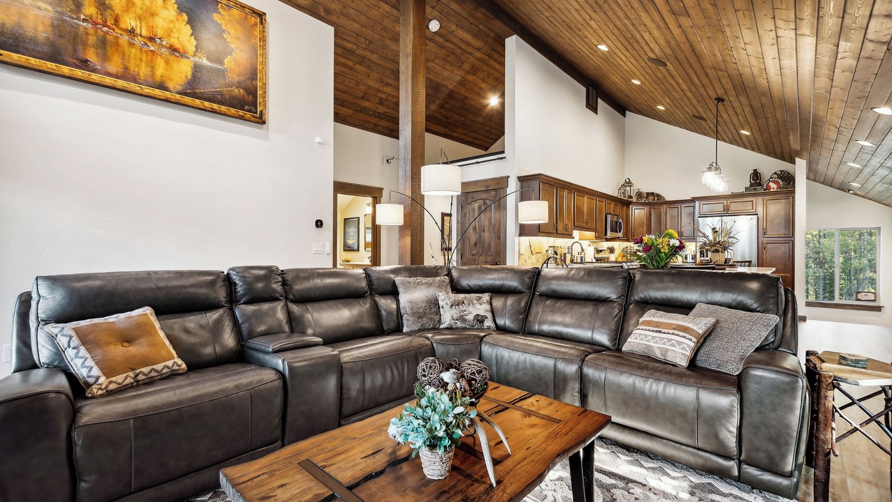 Photo of Livingroom in West Glacier