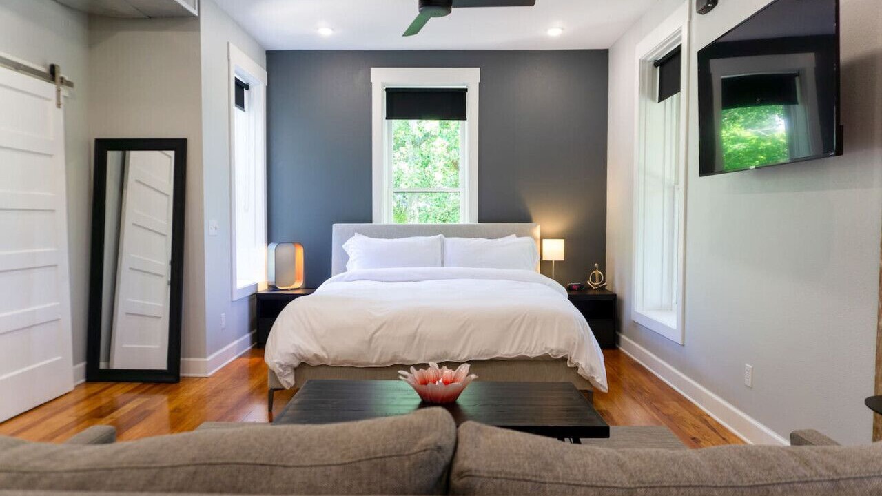 Photo of Bedroom in Eureka Springs Historic District
