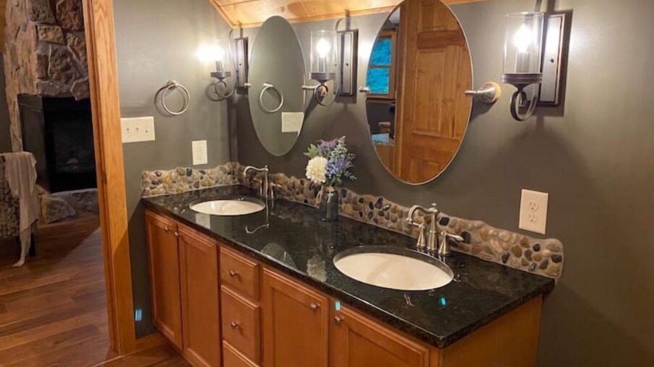 Photo of Bathroom in Mingo