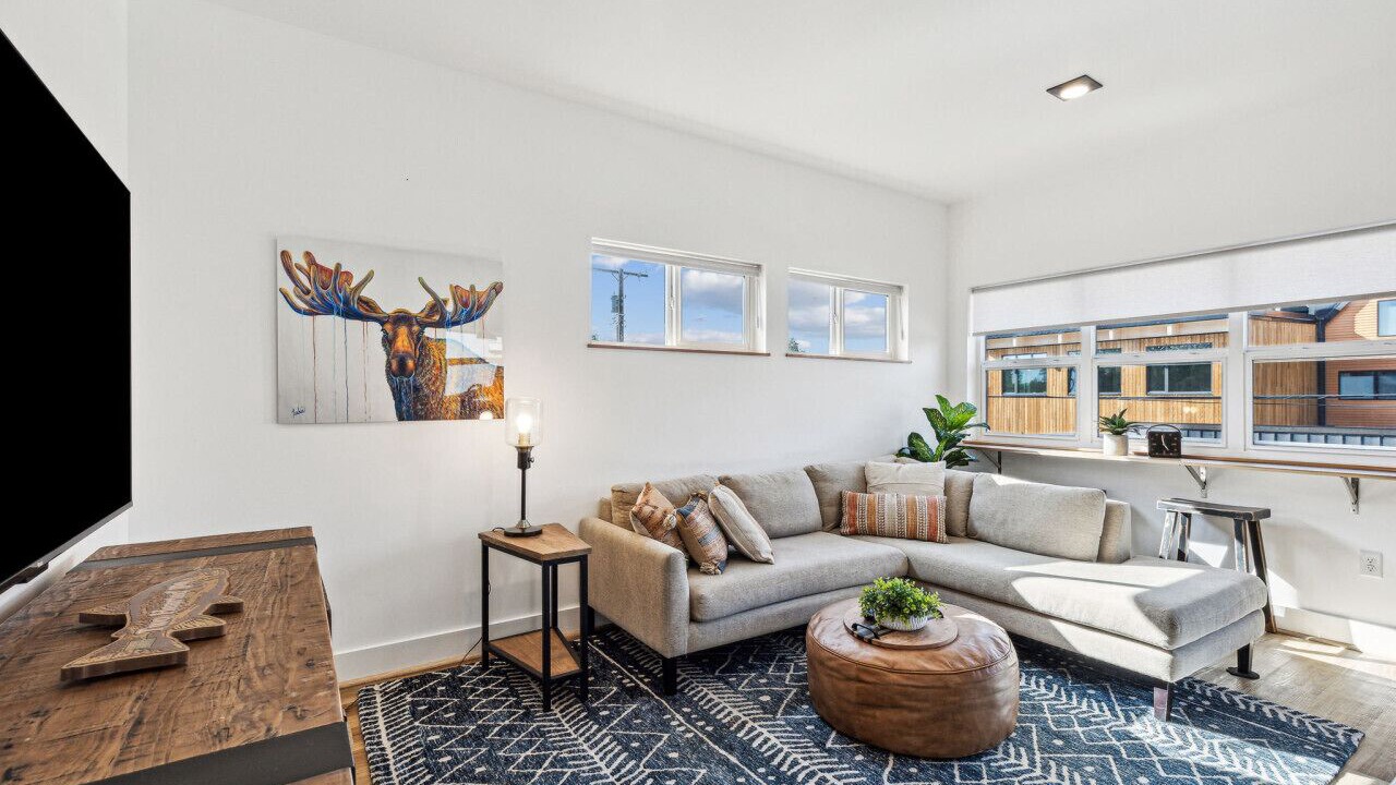 Photo of Livingroom in River Road