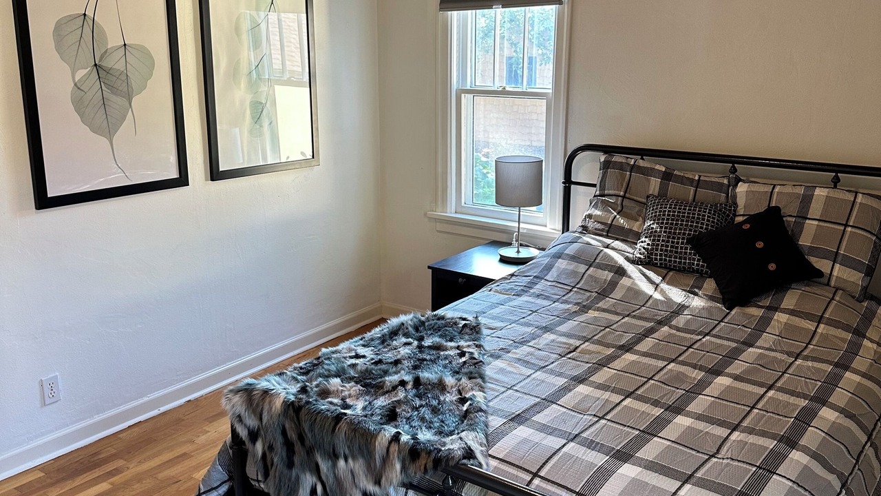 Photo of Bedroom in Central - Terry