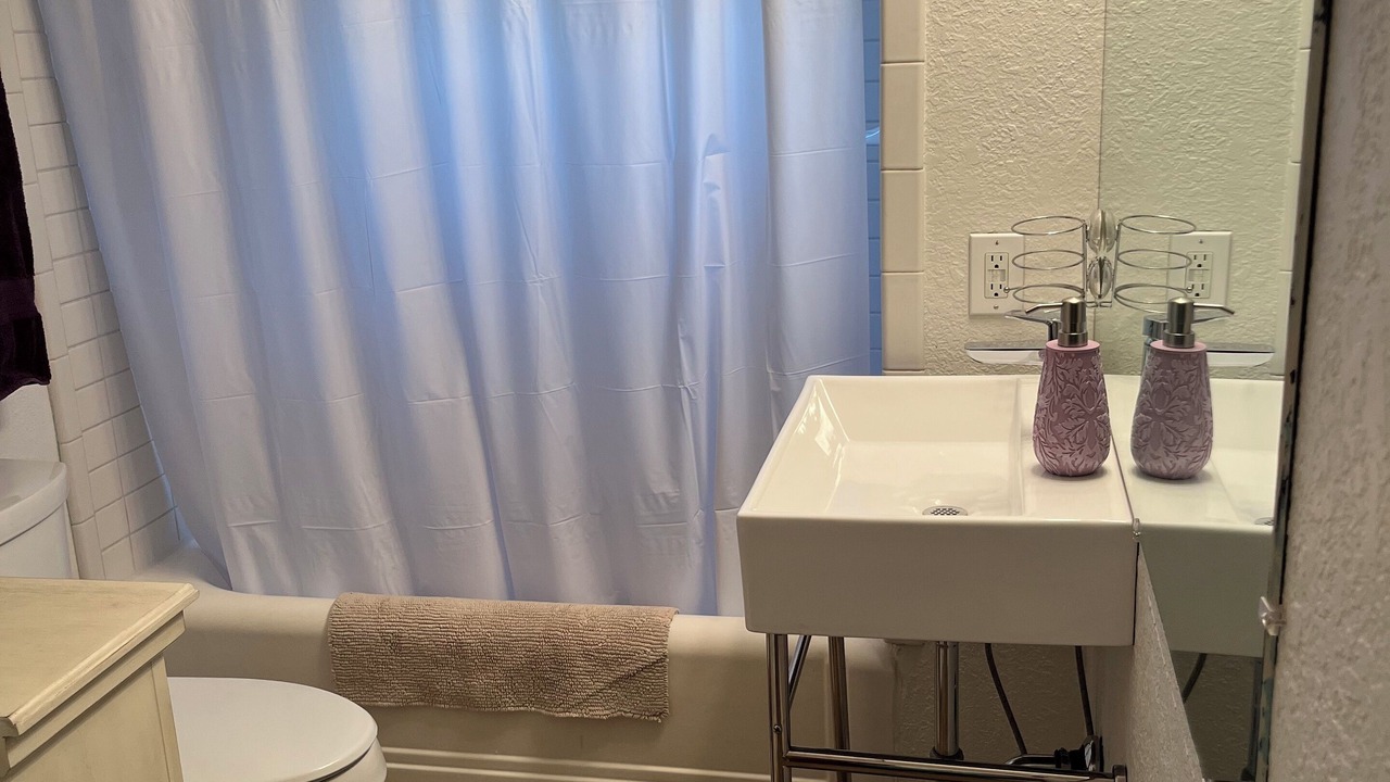 Photo of Bathroom in Central - Terry