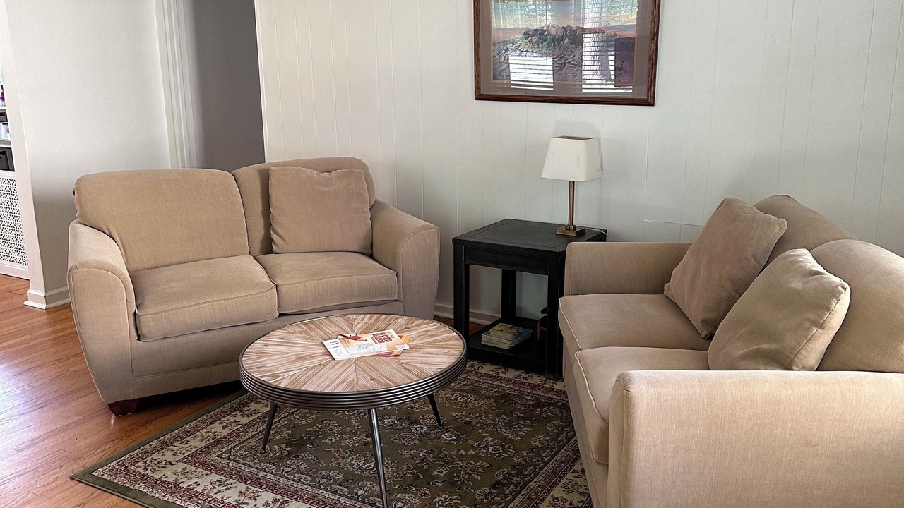 Photo of Livingroom in Central - Terry