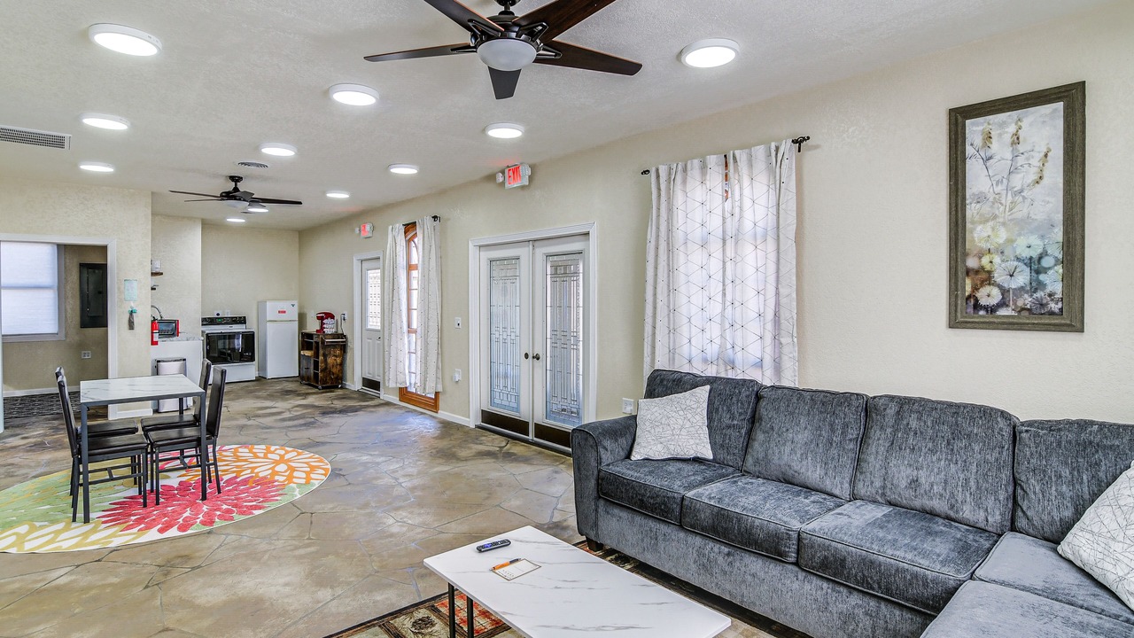 Photo of Livingroom in Newton