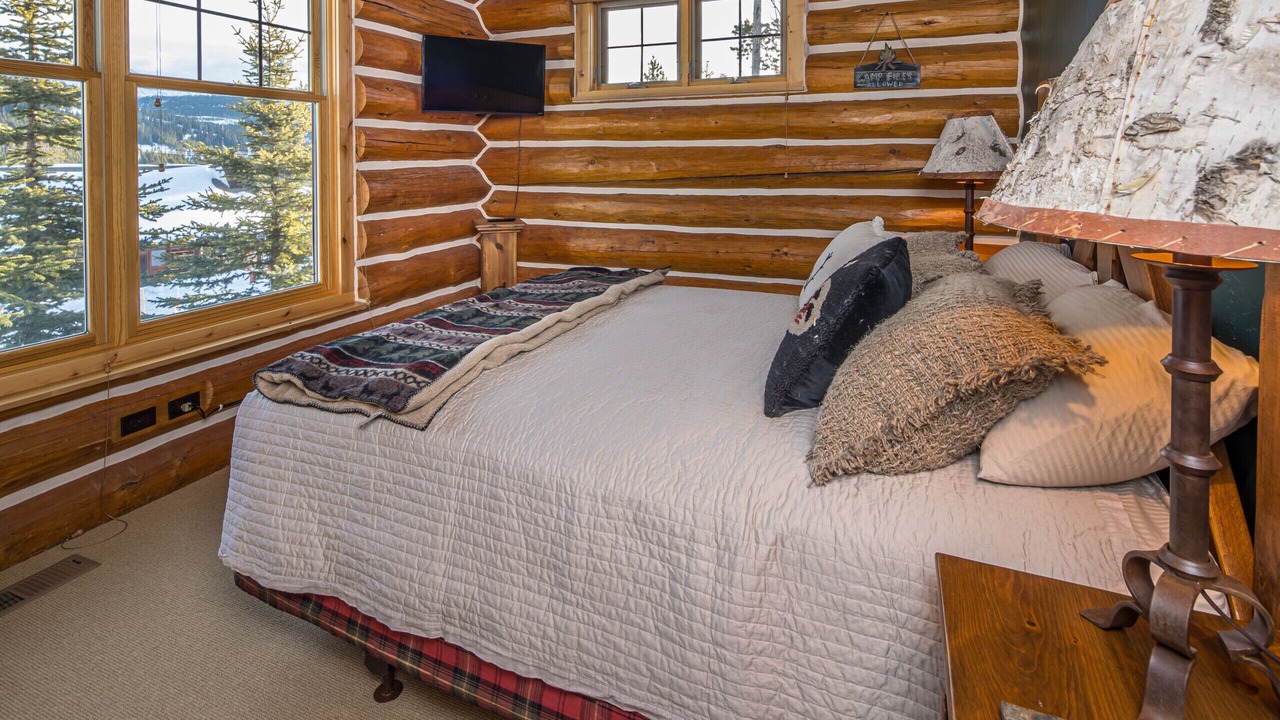 Photo of Bedroom in Powder Ridge